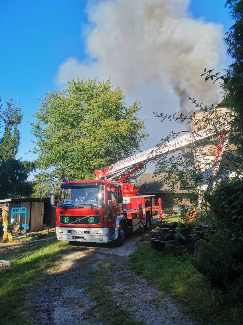 Tragiczny pożar domu w Głogoczowie. Jedna osoba nie żyje