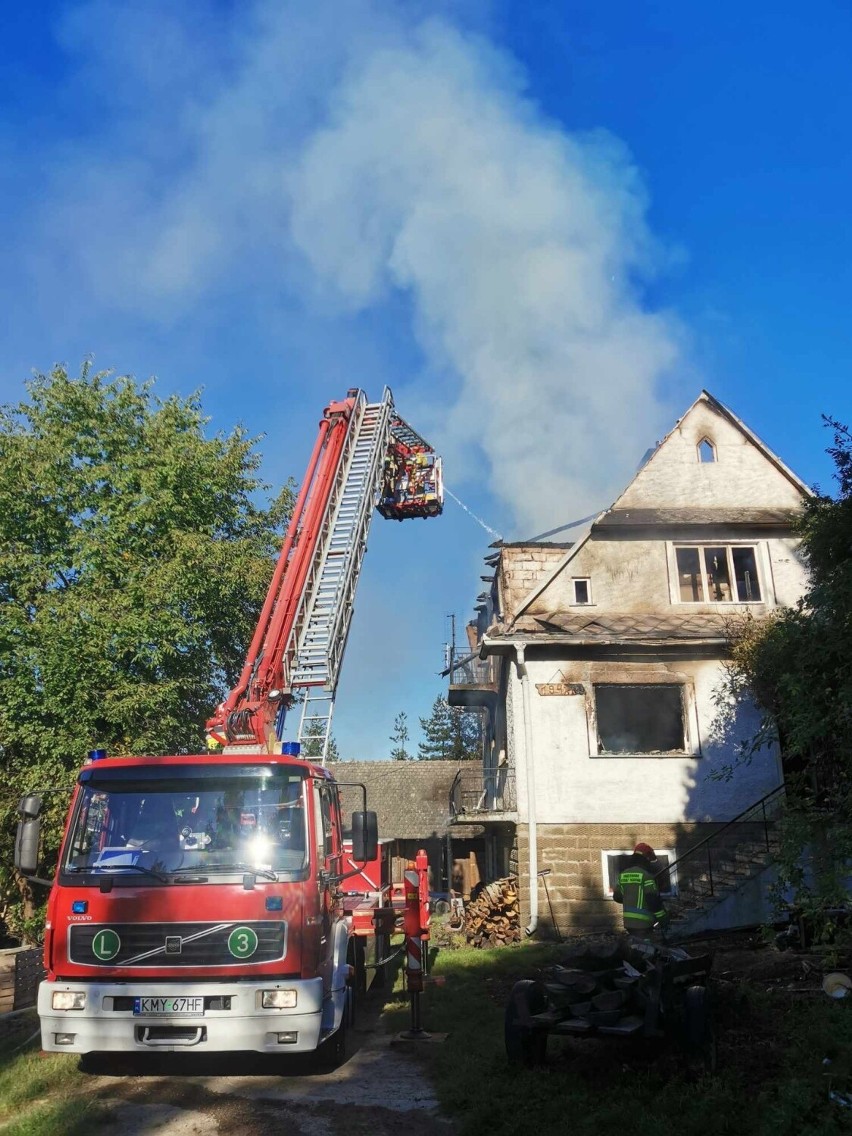 Tragiczny pożar domu w Głogoczowie. Jedna osoba nie żyje