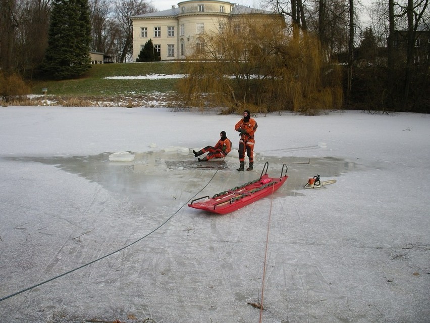 Puławy: Strażacy ćwiczyli na lodzie (zdjęcia)