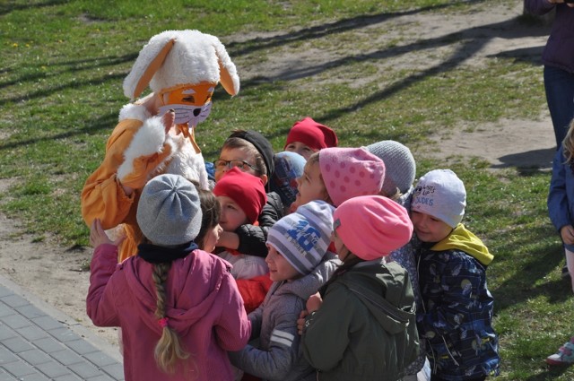 Wielkanocny Zajączek odwiedził dzieci z Przedszkola Słoneczna Gromada w Śremie