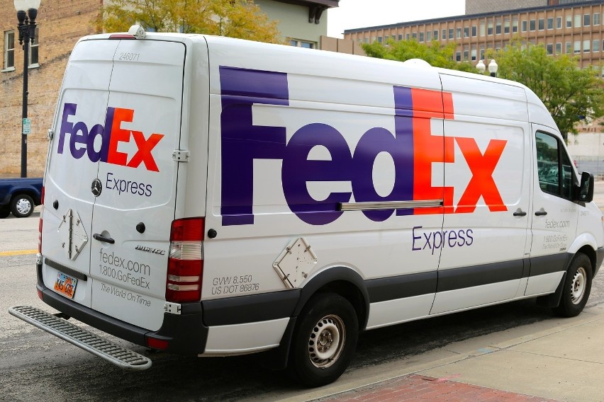 Logo firmy kurierskiej FedEx znasz pewnie doskonale. A czy...