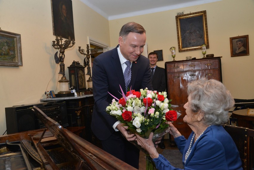 Kraków. Prezydent Andrzej Duda odwiedził najstarszą krakowiankę, mającą 108 lat Wandę Szajowską [ZDJĘCIA]