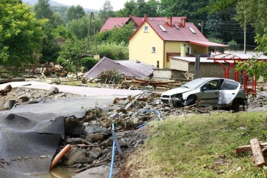 Powódź w Bogatyni. Tak 9 lat temu zostało zniszczone miasto! [ZDJĘCIA]