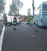 Śmiertelny wypadek w Modliborzu. Zderzenie busa autokarem. Podróżowała nim młodzież z Lublińca FOTO