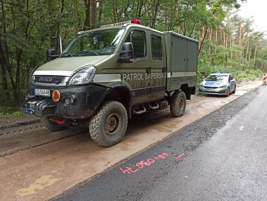 Niewybuchy znalezione przy remoncie drogi Łask - Szadek ZDJĘCIA