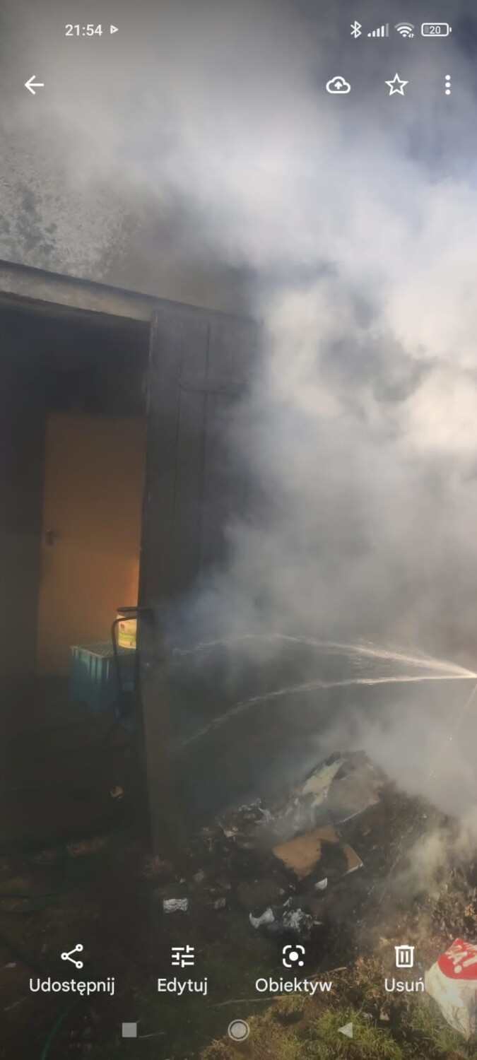 Gmina Witkowo. Policjanci ugasili pożar w Małachowie-Wierzbiczanach