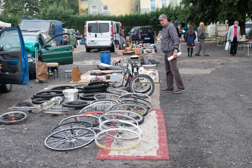 Zobacz, co można kupić w Żarach na targowisku