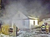 Gmina Suchowola. Nocny pożar drewnianego domu. Cały budynek stanął w ogniu