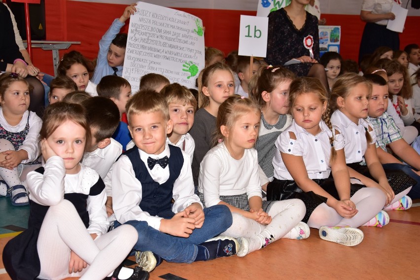 Narodowe Święto Niepodległości 2019: happening w Szkole Podstawowej nr 5 w Żninie [zdjęcia] 