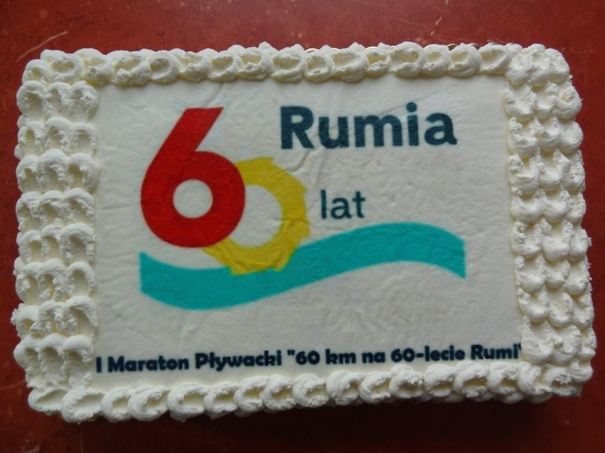 SP 9 w Rumi zorganizowała maraton pływacki "60 km na 60 lecie miasta Rumi" [ZDJĘCIA]