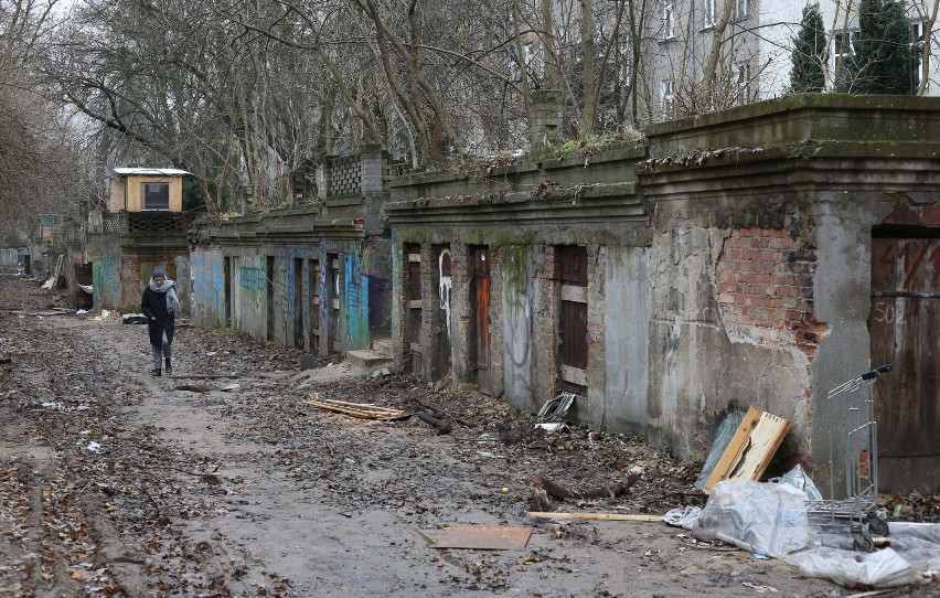 Budują pasaż w miejscu komórek przy ul. Abramowskiego [ZDJĘCIA,FILM]