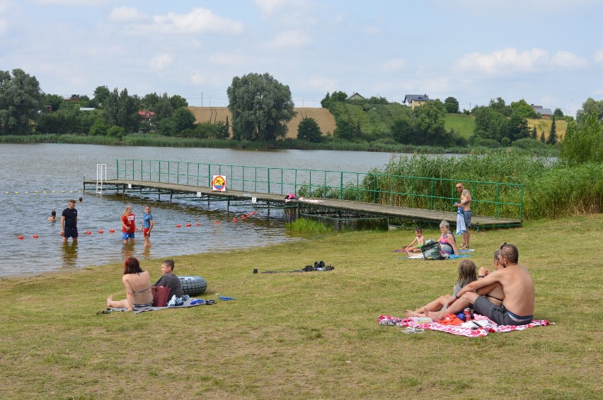 Jezioro Głęboczek w Tucholi - można się opalać, można się...