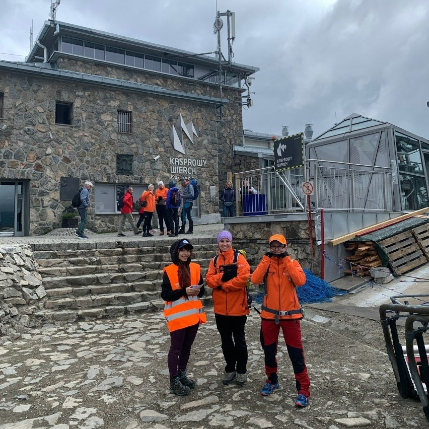 Tatry. Stacja Edukacja na Kasprowym Wierchu. W teren ruszyli darmowi edukatorzy dla turystów