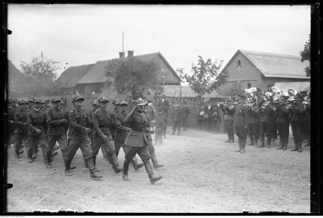 Rok 1930. Wizyta 1 Pułku Szwoleżerów w Charłupi Małej