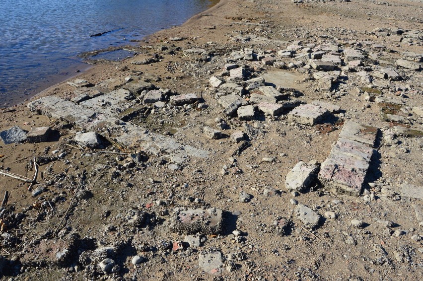 Jezioro Nyskie odsłoniło pozostałości zabudowań Głębinowa!...