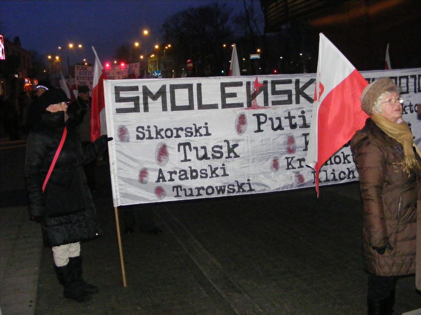 Ulicami Poznania przeszedł Marsz Pamięci Ofiar Smoleńska