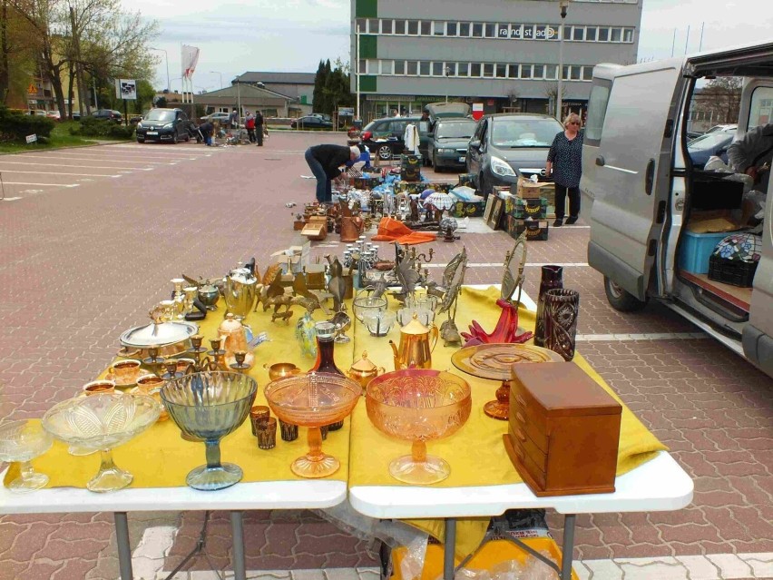 Mniej sprzedających na giełdzie staroci w Starachowicach w sobotę, 6 maja. Co oferowali? Zobacz zdjęcia
