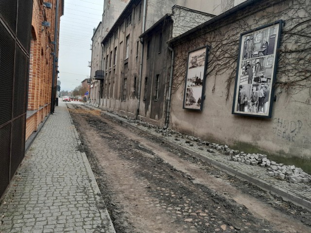 Jedną z inwestycji, jaką miasto rozpoczęło w minionym a dokończy w tym roku jest woonerf na ul. Fabrycznej