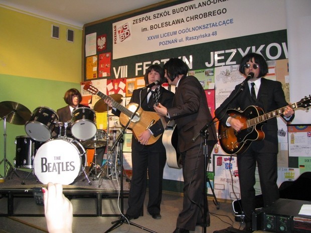 VII Festyn Językowy w ZSBD. Nauczyciele jako The Beatles [ZDJĘCIA]
