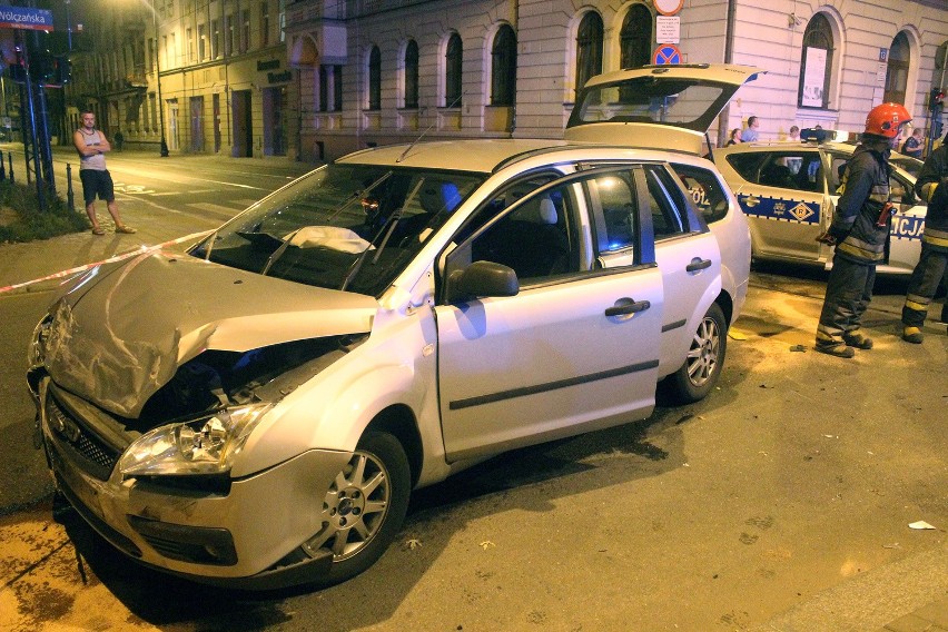 Dachowanie taksówki na Zielonej. Ranni