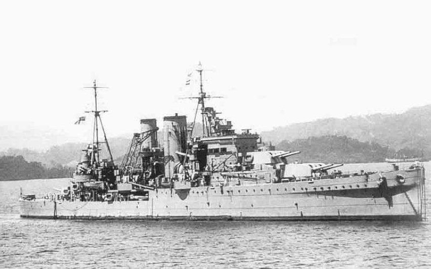 Brytyjski krążownik liniowy HMS Exeter uczestnik walk na...