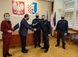 Komendant KMP w Koninie mł. insp. Mariusz Jaworski wyróżnił funkcjonariuszy, na co dzień służących w Komisariacie Policji