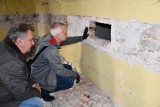 Trwają prace w budynku dawnego Gimnazjum Piastowskiego w Brzegu. Przebadano już parter obiektu oraz sień