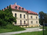 Pałac Radziwiłłów w Grojcu ciągle na sprzedaż. Poprzedni nabywca wycofał się. Starostwo w Oświęcimiu ogłosiło nowy przetarg [ZDJĘCIA]