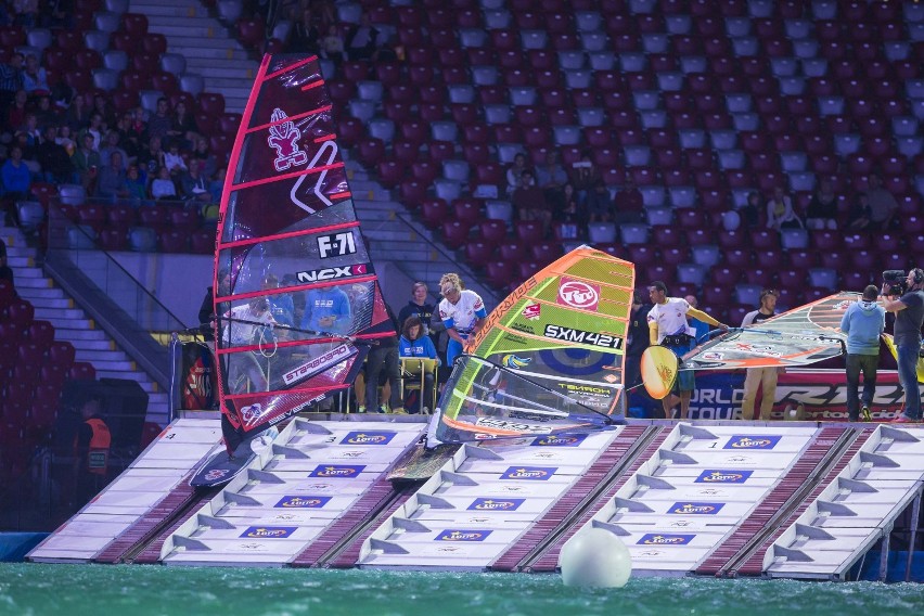 Windsurfing na Narodowym. Zobacz wodne atrakcje! [ZDJĘCIA]