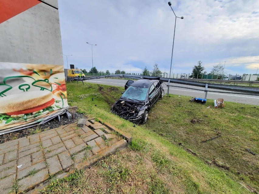 Niebezpieczny poranek na autostradzie A2. Wypadek na pograniczu powiatów [FOTO]