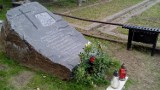Pamiątkowy obelisk stanął na cmentarzu przy ulicy Podkarpackiej