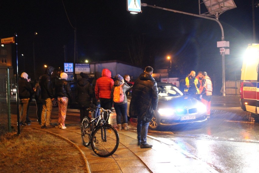 Wypadek na ulicy Warszawskiej w Wieluniu. 49-letnia kobieta potrącona na pasach AKTUALIZACJA