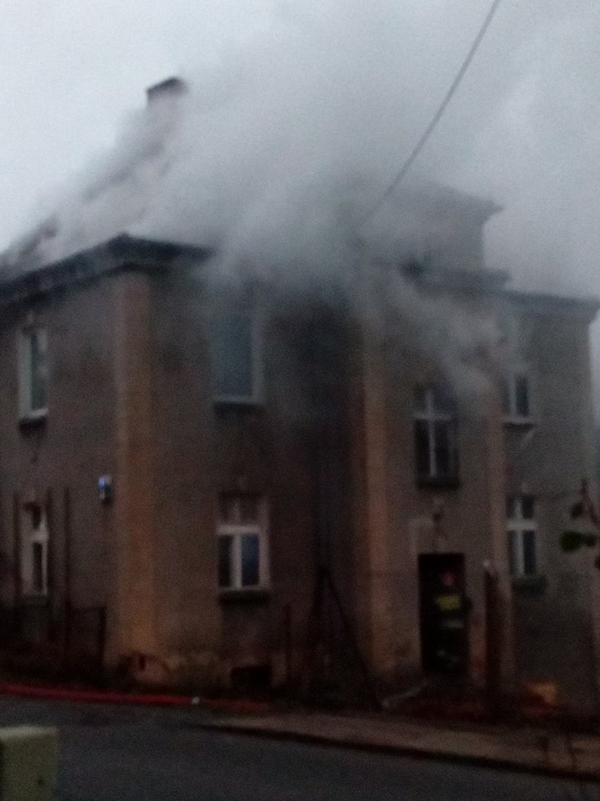 Pożar budynku przy ulicy Inwalidzkiej w Szczecinie [WIDEO]