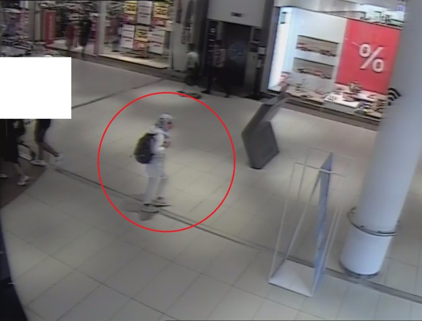 Gdynia: Młoda kobieta według ustaleń policji ukradła portfel w centrum handlowym. Uchwyciły ją kamery monitoringu. Rozpoznajesz?