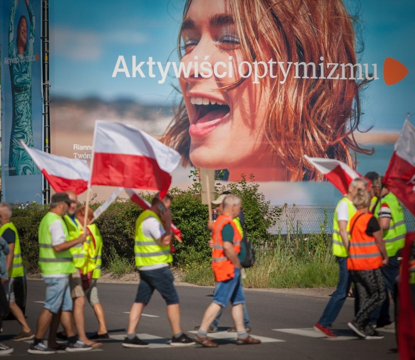 Protest armatorów wędkarskich jednostek we Władysławowie. Blokada wjazdu na Półwysep Helski. Zobaczcie zdjęcia i wideo!