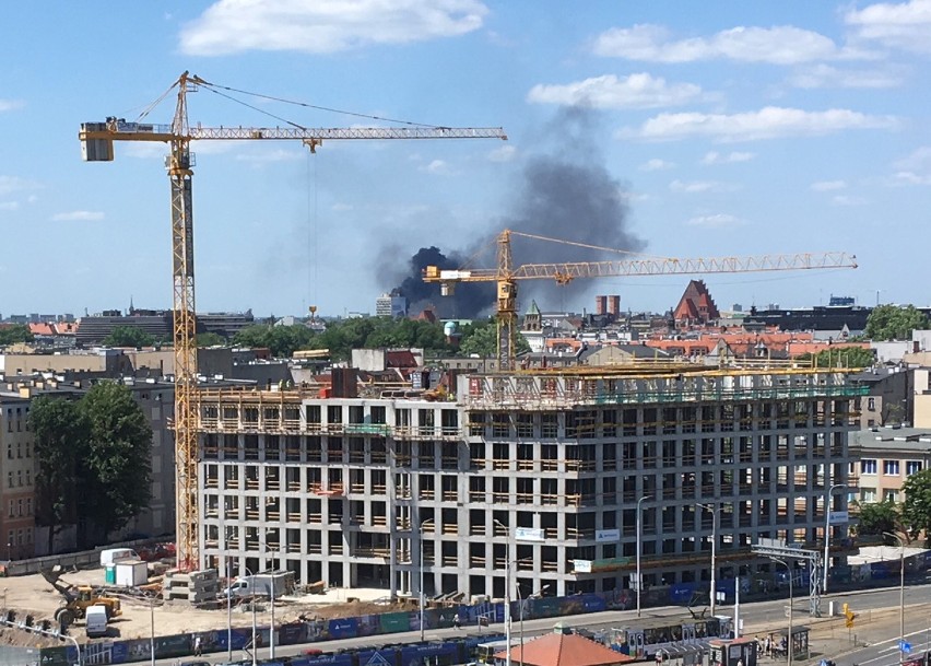 Pożar we Wrocławiu. Całe kłęby dymu [ZDJĘCIA]