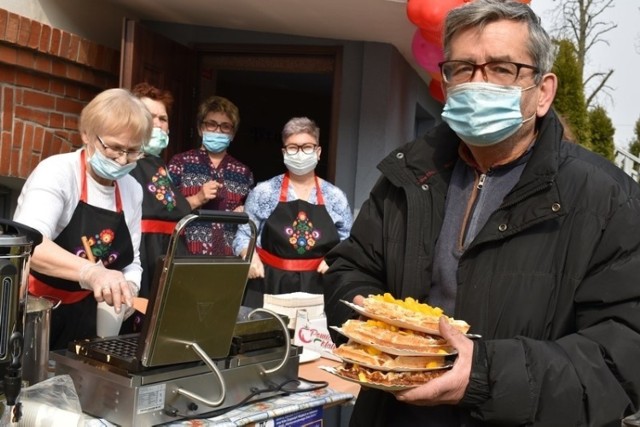 Ze sprzedaży gofrów zebrano pieniądze, by pomóc rodzinie z Ostromecka, która ucierpiała w wyniku zatrucia czadem, a jej mieszkanie wymagało kapitalnego remont