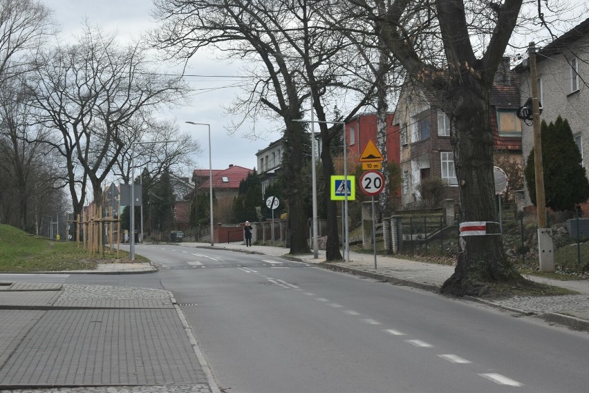 Dwa przejścia dla pieszych przy ulicy Piastów w Krośnie...