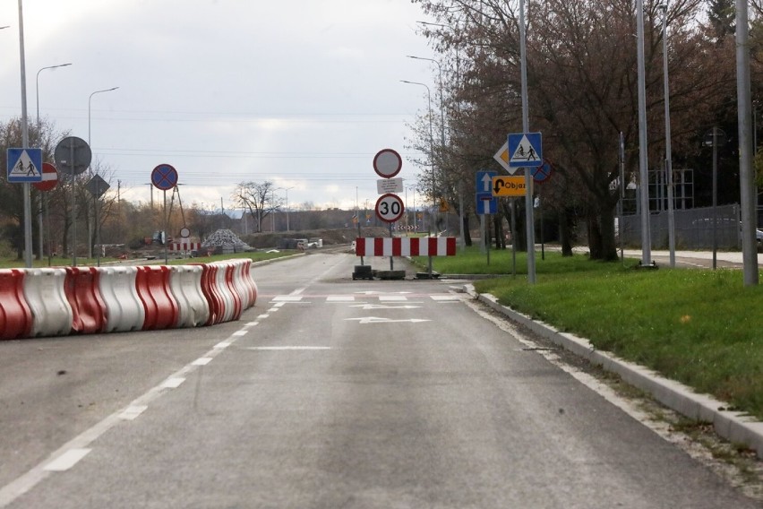 Legnica: Ulica Sikorskiego nadal jest nieprzejezdna, trwa remont ronda, zobaczcie aktualne zdjęcia