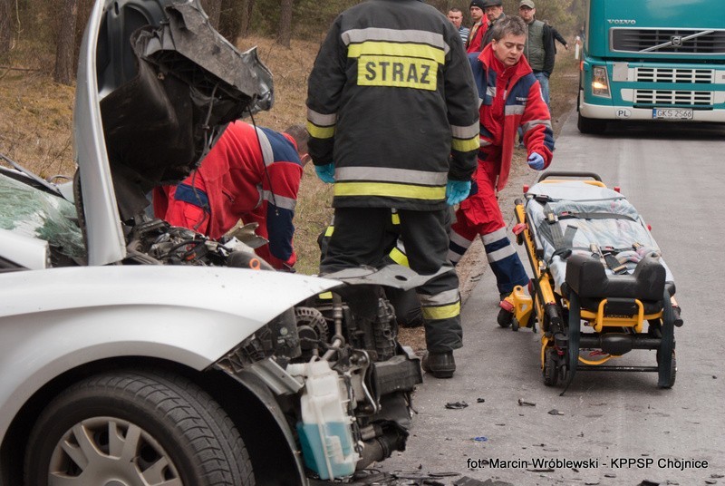 Wypadek w Chojnicach: Czołowe zderzenie samochodów na trasie Chojnice - Brusy [ZDJĘCIA]