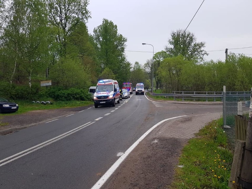 Wypadek busa na trasie Wałbrzych - Mieroszów 