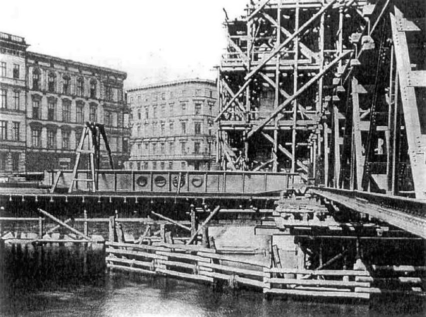 Tak budowali Most Grunwaldzki we Wrocławiu [ARCHIWALNE ZDJĘCIA]