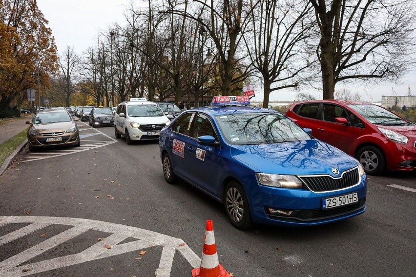 Protest taksówkarzy w Szczecinie - 17.11.2020