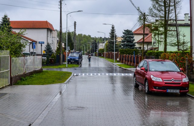 Na Osowej Górze nie brakuje ulic gruntowych. Ptasia (na zdjęciu) oraz Pingwinowa już jednak do nich  nie należą