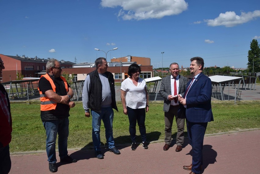 Malbork. Ostatni odcinek ul. Kochanowskiego po odbiorze [ZDJĘCIA]. Remont już oficjalnie zakończony