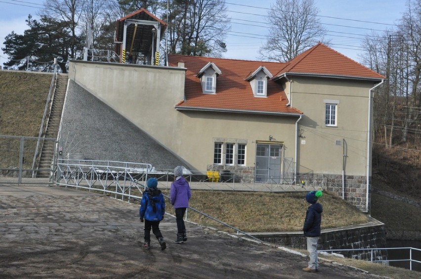 Zwiedzanie elektrowni wodnej w Rutkach z okazji Dzień...