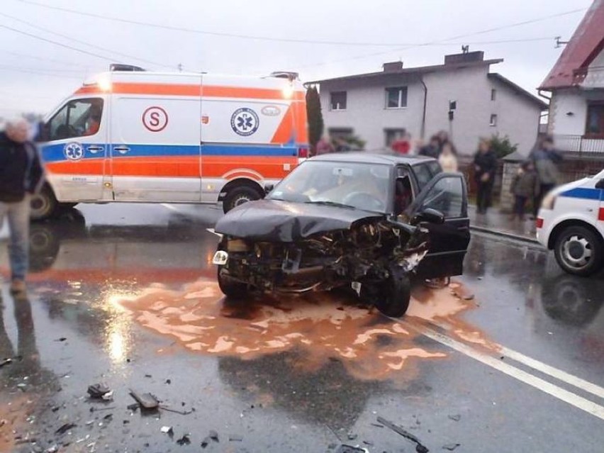 Wypadek Stary Sącz: zderzenie aut w centrum miasta [ZDJĘCIA]