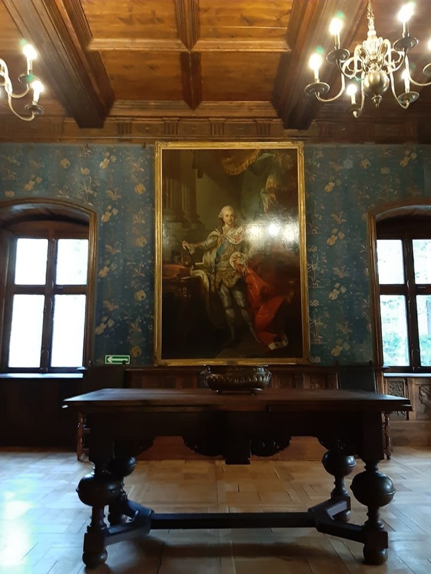 Muzealne sale gołuchowskiego zamku odzyskują dawny blask