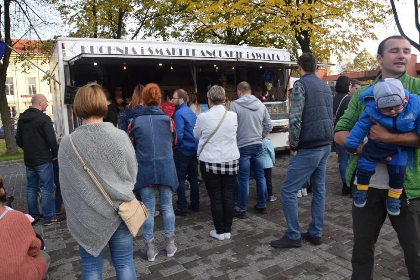 Smaczny i bezpieczny weekend w Łazach: zlot food trucków