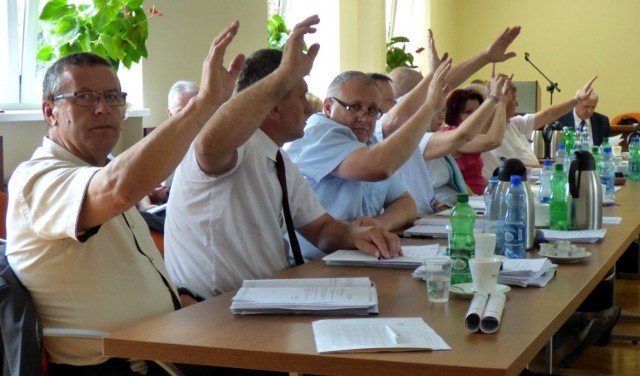 Prawie wszyscy radni podczas czwartkowej sesji głosowali za udzieleniem absolutorium burmistrzowi Buska-Zdroju.